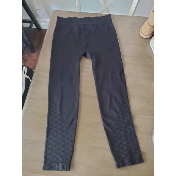 Motherhood Maternity Cropped Leggings NWT - Picture 1 of 9